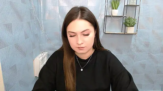 EmiliaTemi  online show from January 28, 2:10 pm