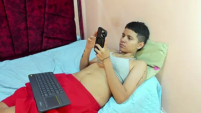 Snapshot of cami_hots chatting on February 8, 8:31 am cami hots online show from February 8, 8:31 am
