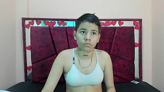 Snapshot of cami_hots chatting on February 19, 11:46 pm cami hots online show from February 19, 11:46 pm