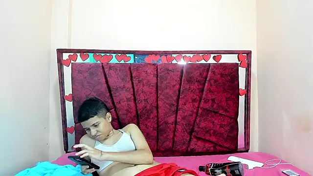 Snapshot of cami_hots chatting on March 22, 11:00 am cami hots online show from March 22, 11:00 am