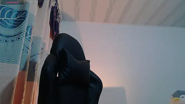 sweet cutetras22 online show from May 11, 4:04 pm