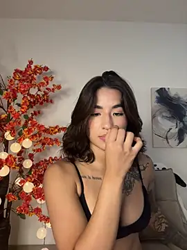 VictoriaHiill online show from May 26, 6:15 pm