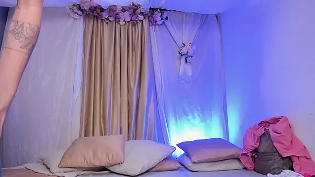 salomee star  online show from October 21, 7:58 pm