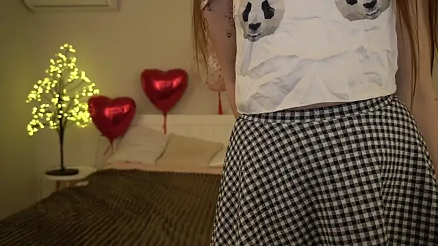 Snapshot of PamelaXX_ chatting on February 14, 12:51 am PamelaXX online show from February 14, 12:51 am