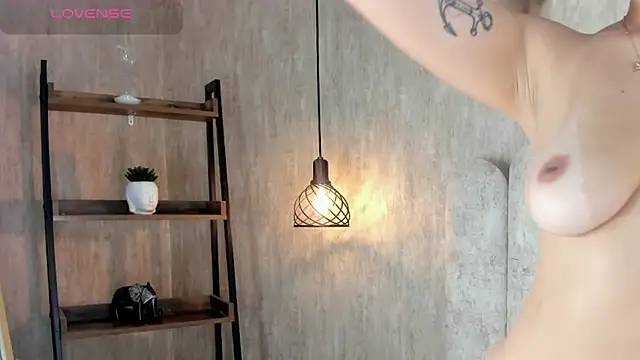 Miaa Palmer online show from March 21, 8:34 pm