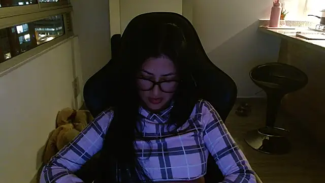 Charlotte cute18 online show from December 5, 1:14 am