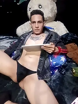 Snapshot of Ale21-345 chatting on February 4, 2:06 am Ale21-345 online show from February 4, 2:06 am