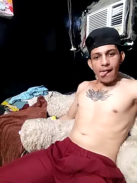 Snapshot of Ale21-345 chatting on February 25, 4:44 am Ale21-345 online show from February 25, 4:44 am