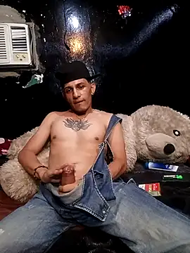 Snapshot of Ale21-345 chatting on February 28, 3:40 am Ale21-345 online show from February 28, 3:40 am