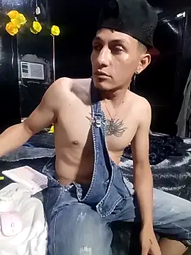 Snapshot of Ale21-345 chatting on March 30, 3:07 am Ale21-345 online show from March 30, 3:07 am