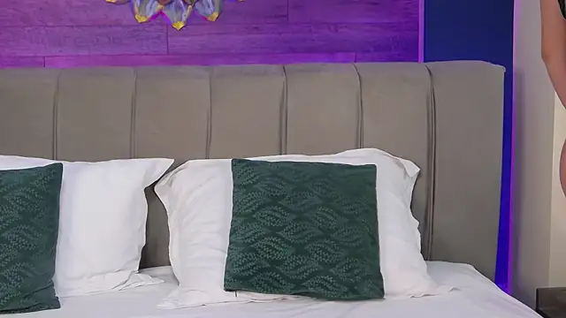 LoraDevine online show from January 8, 8:33 pm