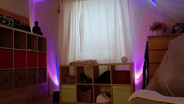Snapshot of ilucyme chatting on March 6, 12:19 pm ilucyme online show from March 6, 12:19 pm