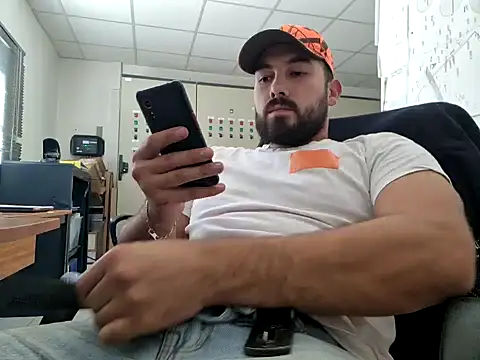 Snapshot of Leonormaldick chatting on October 10, 12:37 pm Leonormaldick online show from October 10, 12:37 pm