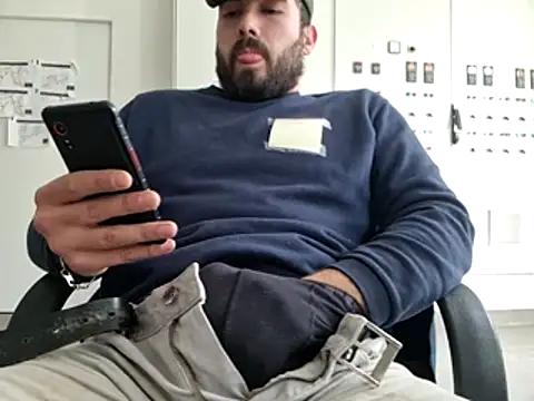 Snapshot of Leonormaldick chatting on February 6, 12:19 pm Leonormaldick online show from February 6, 12:19 pm