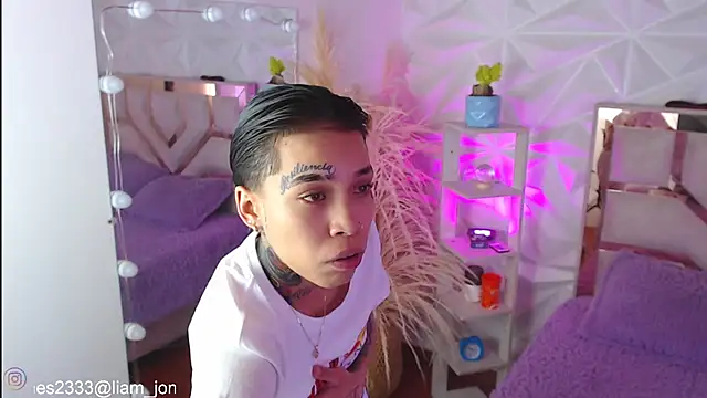 Jonesliam23 online show from October 1, 7:20 pm