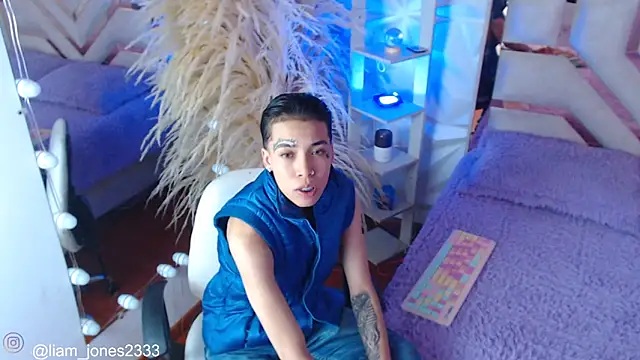 Jonesliam23 online show from October 7, 7:33 pm