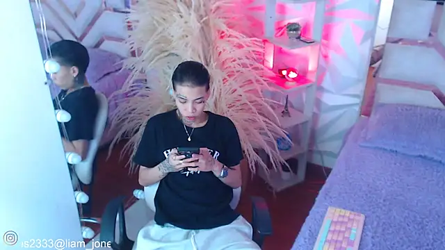 Jonesliam23 online show from October 12, 7:24 pm