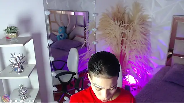 Jonesliam23 online show from February 5, 7:18 pm