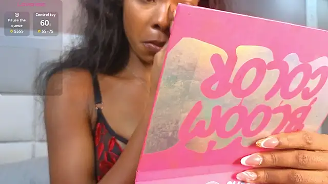 Snapshot of adaraSmiith chatting on November 7, 11:43 am adaraSmiith online show from November 7, 11:43 am