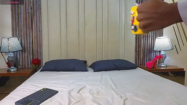 Snapshot of adaraSmiith chatting on December 15, 12:31 pm adaraSmiith online show from December 15, 12:31 pm