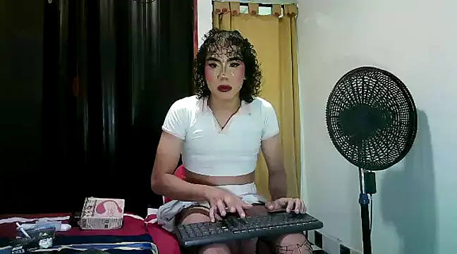 kimmiemm online show from January 8, 1:00 am