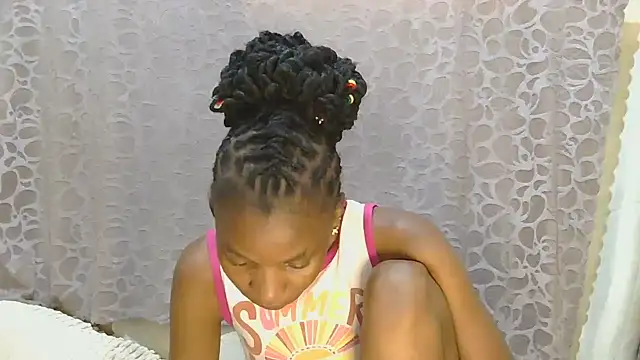 Snapshot of slim_girl02 chatting on June 18, 9:14 am slim girl02 online show from June 18, 9:14 am