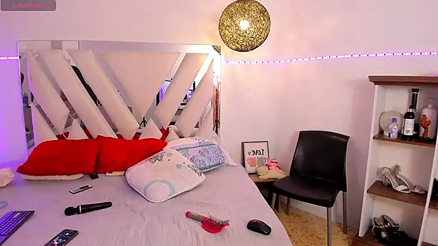 Snapshot of rose_scottt chatting on January 4, 7:02 pm rose scottt online show from January 4, 7:02 pm