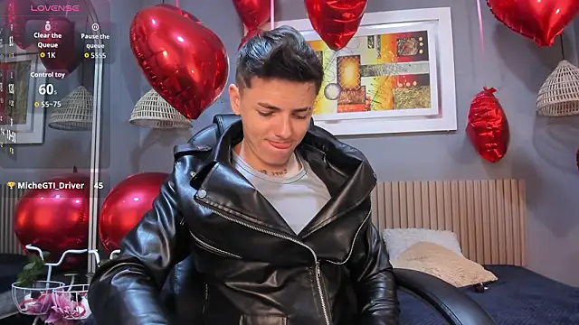 Snapshot of tossetrech chatting on February 24, 3:26 am tossetrech online show from February 24, 3:26 am