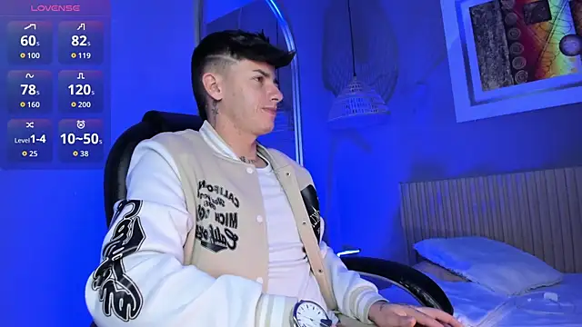 Snapshot of tossetrech chatting on April 1, 2:56 am tossetrech online show from April 1, 2:56 am