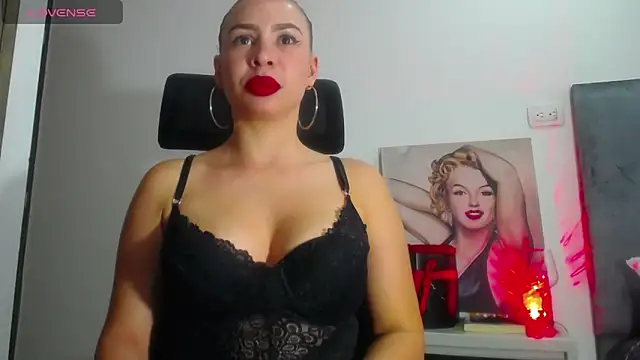 Snapshot of Shantalhotx69 chatting on December 14, 9:13 pm Shantalhotx69 online show from December 14, 9:13 pm