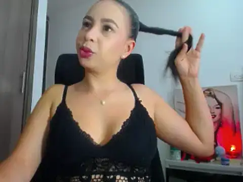 Snapshot of Shantalhotx69 chatting on February 12, 12:01 pm Shantalhotx69 online show from February 12, 12:01 pm