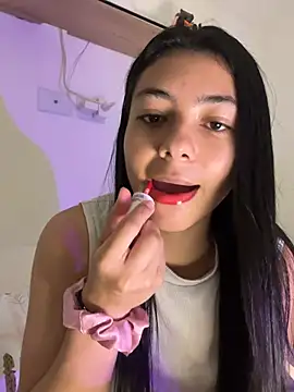 Snapshot of Liissa_cute_ chatting on May 5, 7:55 pm Liissa cute online show from May 5, 7:55 pm