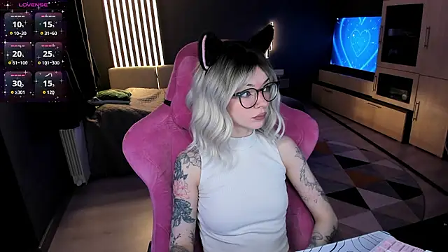 Snapshot of The_love_project chatting on February 23, 10:07 pm The love project online show from February 23, 10:07 pm