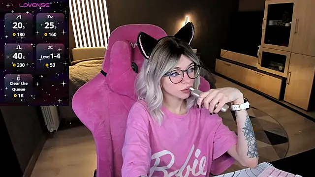 Snapshot of The_love_project chatting on March 2, 11:44 pm The love project online show from March 2, 11:44 pm