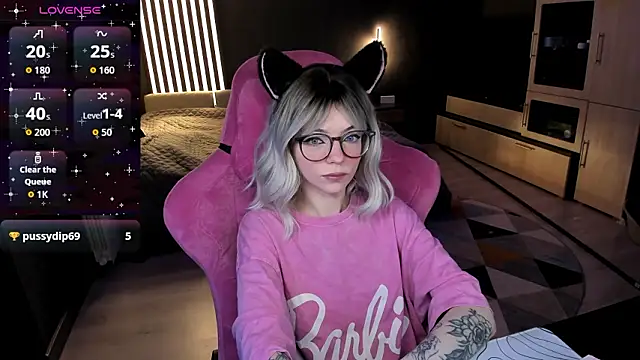 Snapshot of The_love_project chatting on March 10, 12:15 am The love project online show from March 10, 12:15 am