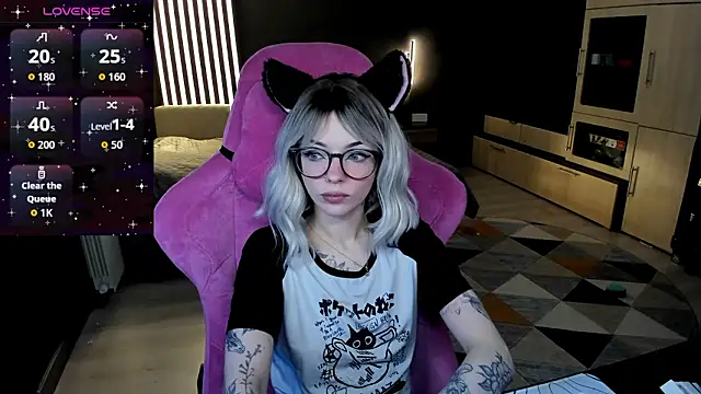 Snapshot of The_love_project chatting on March 16, 11:20 pm The love project online show from March 16, 11:20 pm