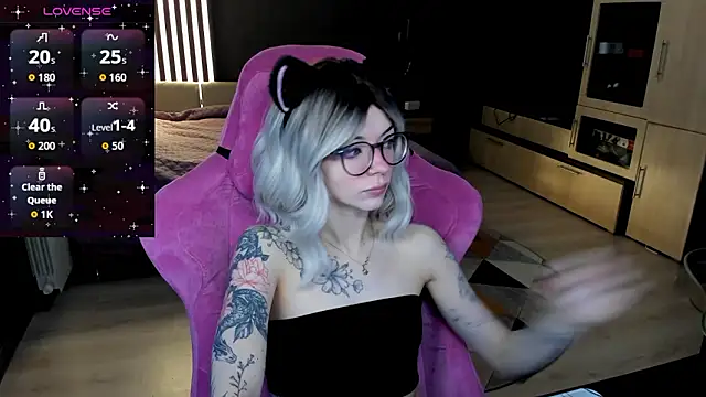 Snapshot of The_love_project chatting on March 28, 11:15 pm The love project online show from March 28, 11:15 pm