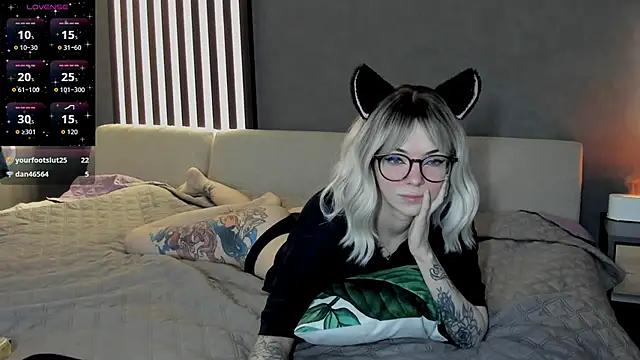 Snapshot of The_love_project chatting on April 3, 1:14 am The love project online show from April 3, 1:14 am