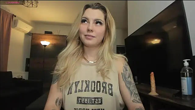 justchloex online show from January 22, 11:10 pm