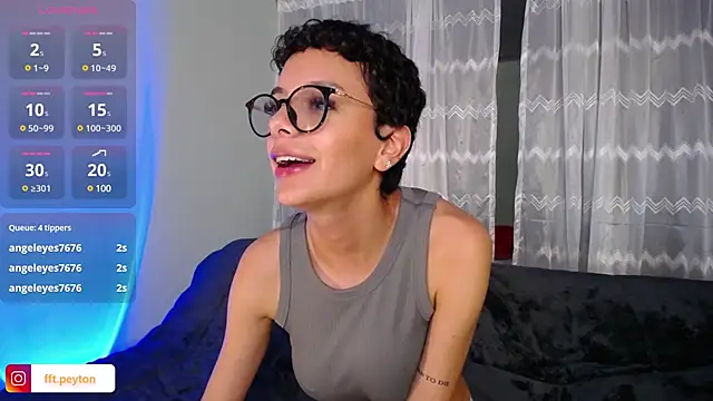 Snapshot of peyton_golden1 chatting on January 5, 4:14 am peyton golden1 online show from January 5, 4:14 am