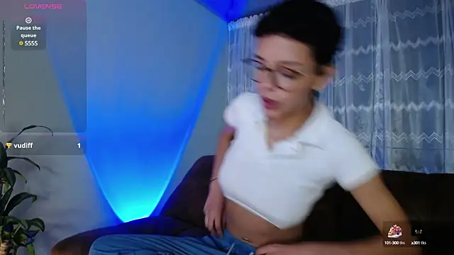 Snapshot of peyton_golden1 chatting on January 13, 12:19 am peyton golden1 online show from January 13, 12:19 am