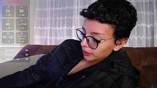 Snapshot of peyton_golden1 chatting on February 14, 10:17 am peyton golden1 online show from February 14, 10:17 am