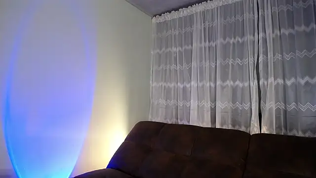 Snapshot of peyton_golden1 chatting on February 15, 10:22 am peyton golden1 online show from February 15, 10:22 am