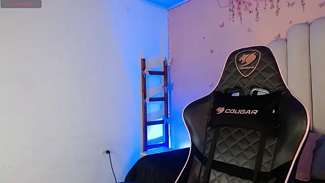 Snapshot of peyton_golden1 chatting on September 21, 3:52 am peyton golden1 online show from September 21, 3:52 am