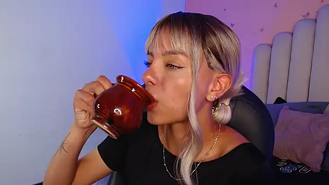 peyton golden1 online show from October 2, 3:35 am