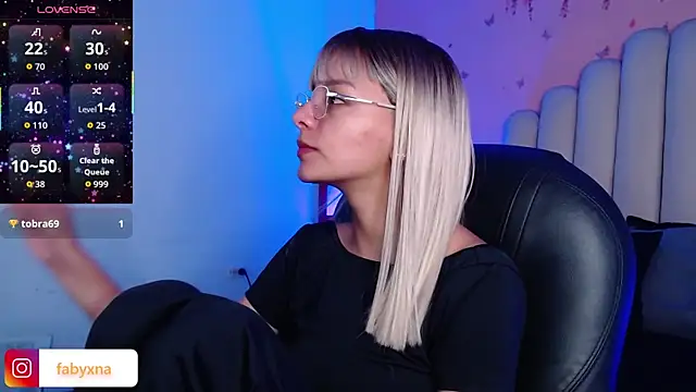 Snapshot of peyton_golden1 chatting on October 14, 3:51 am peyton golden1 online show from October 14, 3:51 am