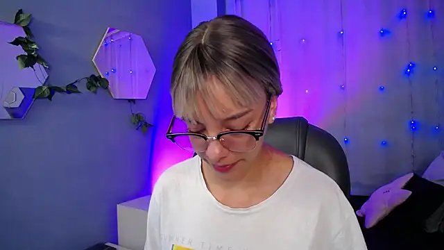 Snapshot of peyton_golden1 chatting on October 30, 3:08 am peyton golden1 online show from October 30, 3:08 am