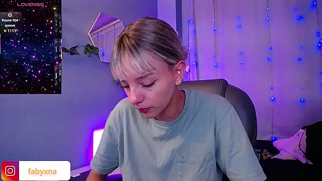 Snapshot of peyton_golden1 chatting on October 31, 3:18 am peyton golden1 online show from October 31, 3:18 am