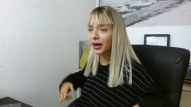 peyton golden1 online show from November 21, 4:00 am