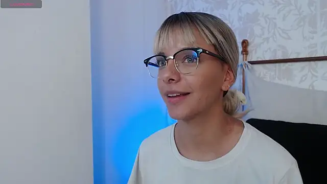 peyton golden1 online show from November 23, 4:45 am